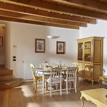 Apartamento Joivy Charming Centre Of Como